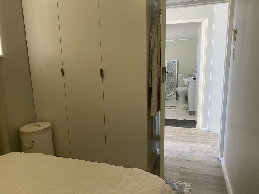 1 Bedroom Property for Sale in Loevenstein Western Cape